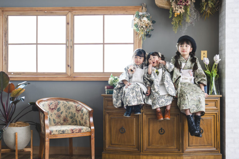 着物姿の三人のお子さまの七五三写真